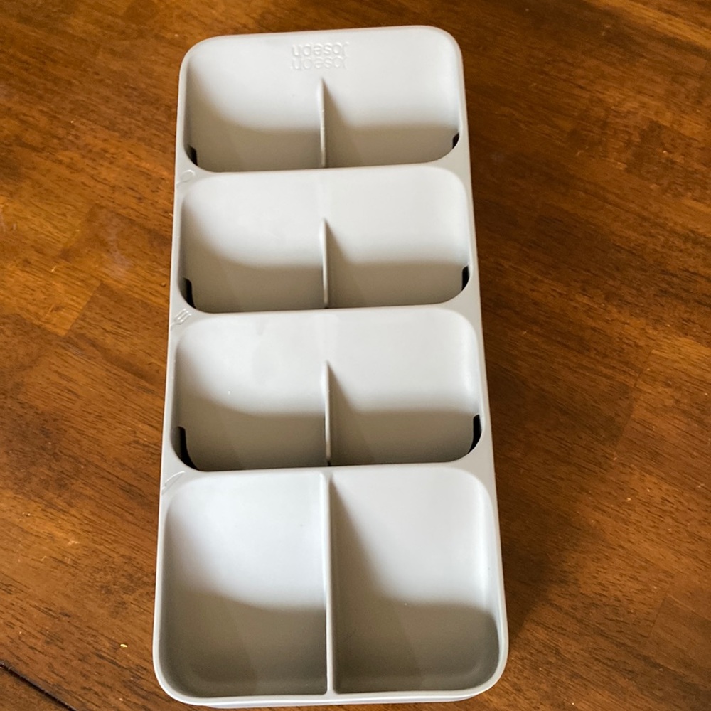 Joseph Joseph silverware holder
